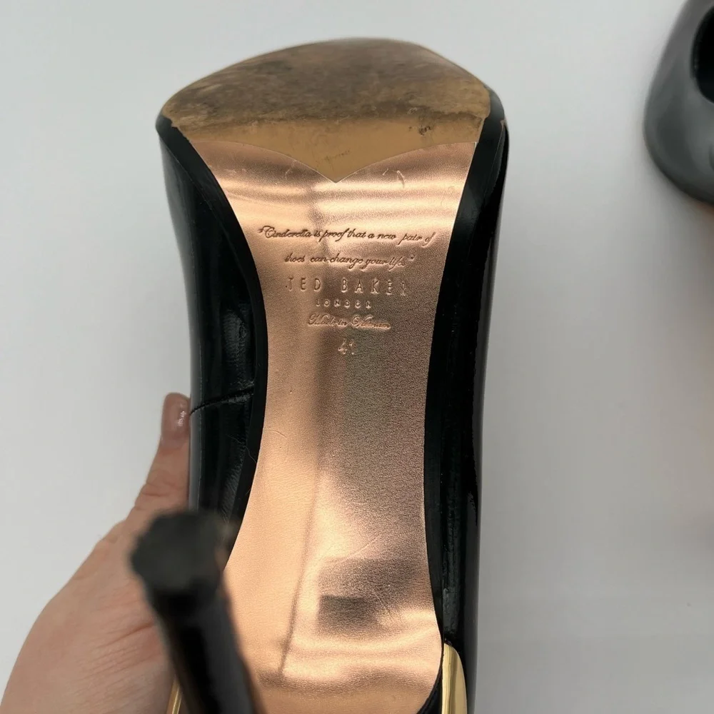Ted Baker London Black Patent Leather Gold Bow Heels Women Size 41/10.5 BLEMISH